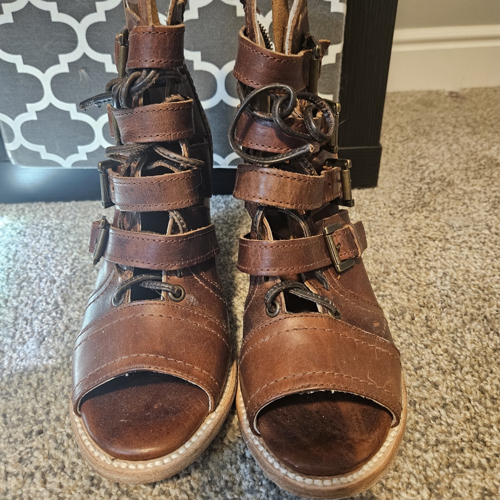Freebird Braeden Size 10 Brown Strappy Open-Toe Leather Sandals